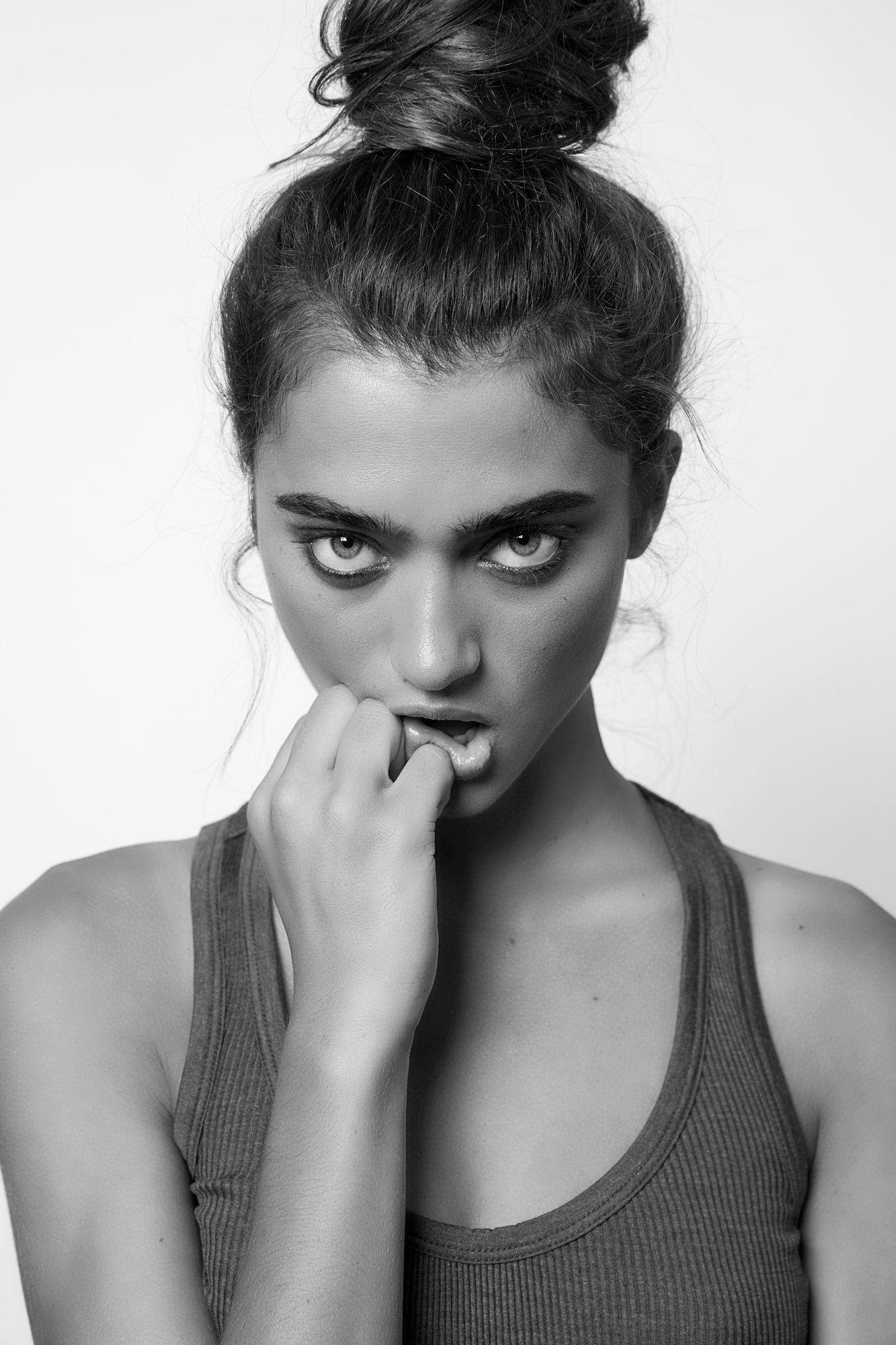 How to Fill in Your Eyebrows Using Naturally by Eyebrow Filler